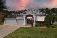 Building Photo - 7346 Crescent Palm Dr