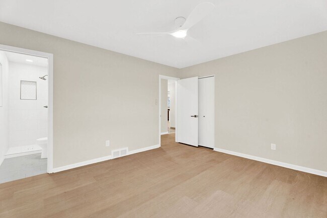 Building Photo - 3BD | 3BTH - HOT TUB - WATER FRONT - NEWLY RENOVATED - ON SYLVAN LAKE