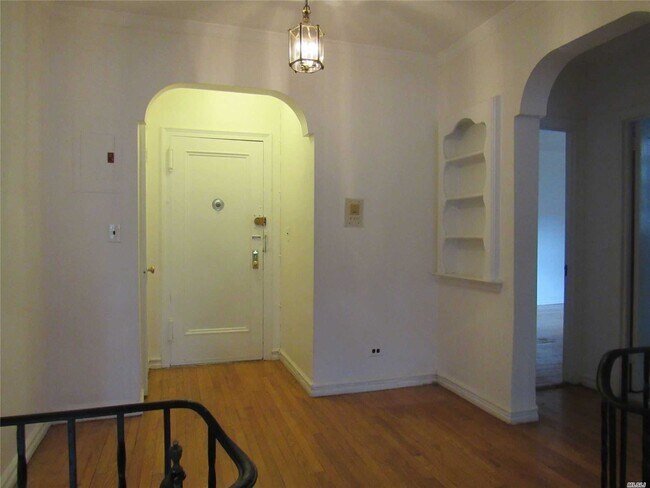 Building Photo - 111-45 76th Dr