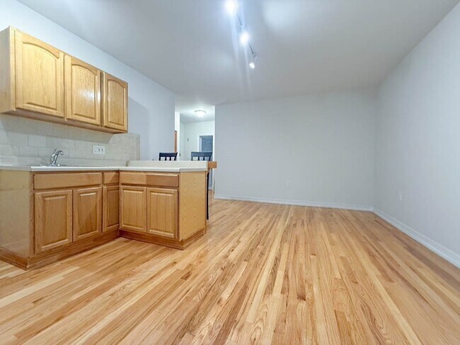 Building Photo - 707 W 171st St