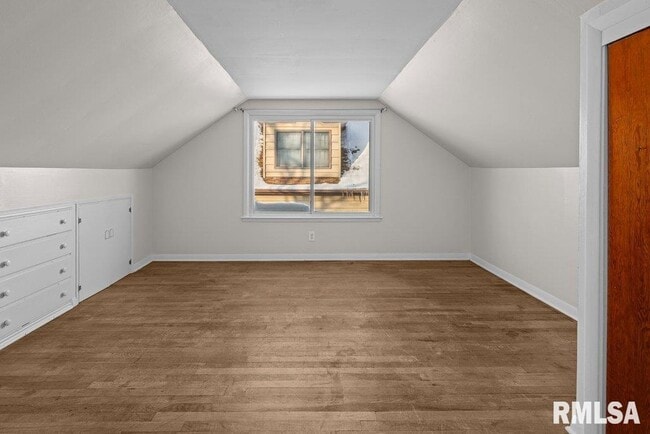 Building Photo - 1916 33rd St