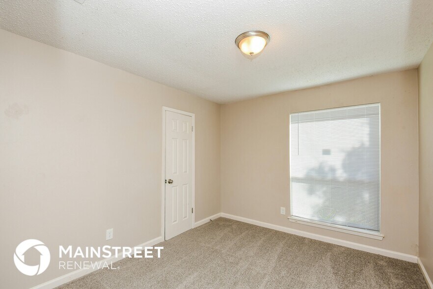 Building Photo - 1905 Christopher Dr