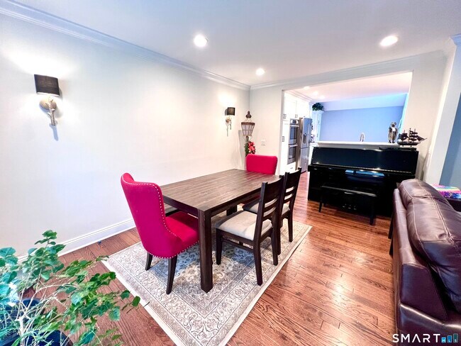 Building Photo - 32 Regents Pk