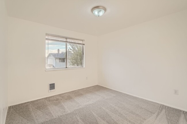 Building Photo - 2025 C St SE