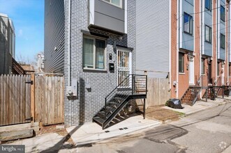 Building Photo - 2542 Arcadia St