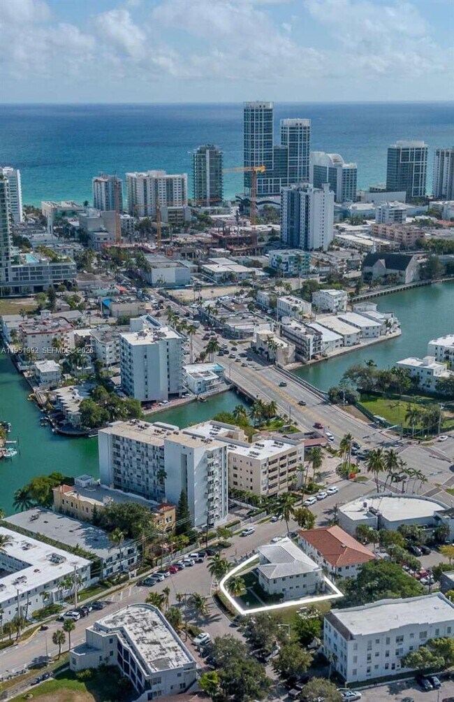 Building Photo - 7124 Bay Dr