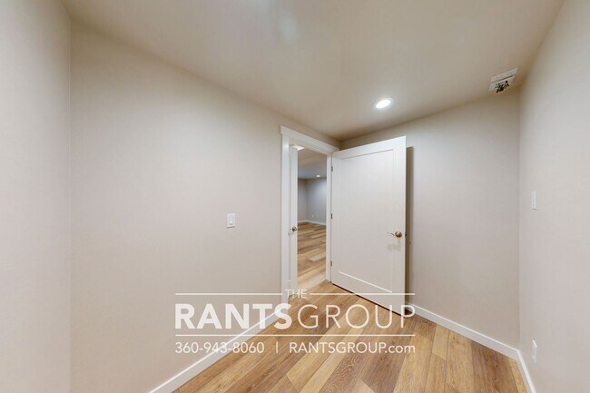Building Photo - 4 br, 3 bath House - 3124 Jorgenson Rd NE