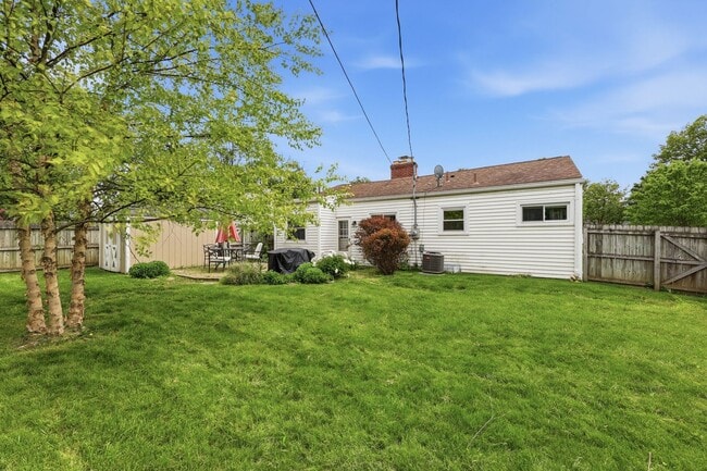 Building Photo - 2088 Zollinger Rd
