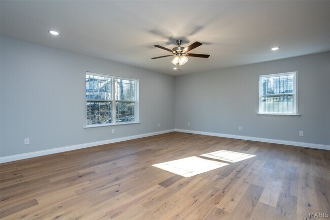 Building Photo - 652 N Kansas St