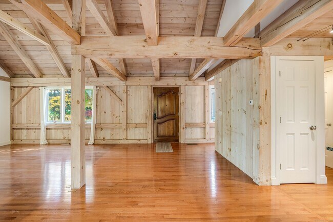 Building Photo - 123 Cove Rd