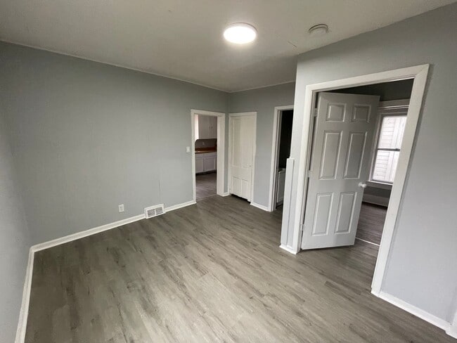 Building Photo - SECTION 8 & EDEN ACCEPTED!! Newly Renovate...