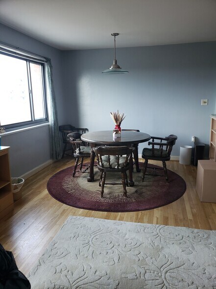 Dining room - 1300 S Arlington Ridge Rd