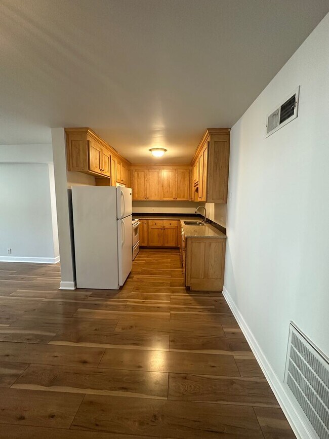 Building Photo - 246 White Bridge Pike