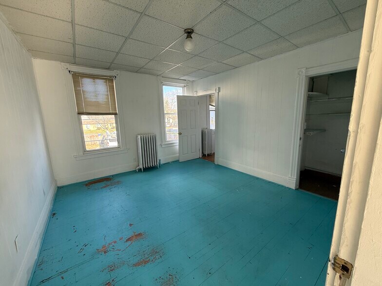 Building Photo - 115 Britannia St