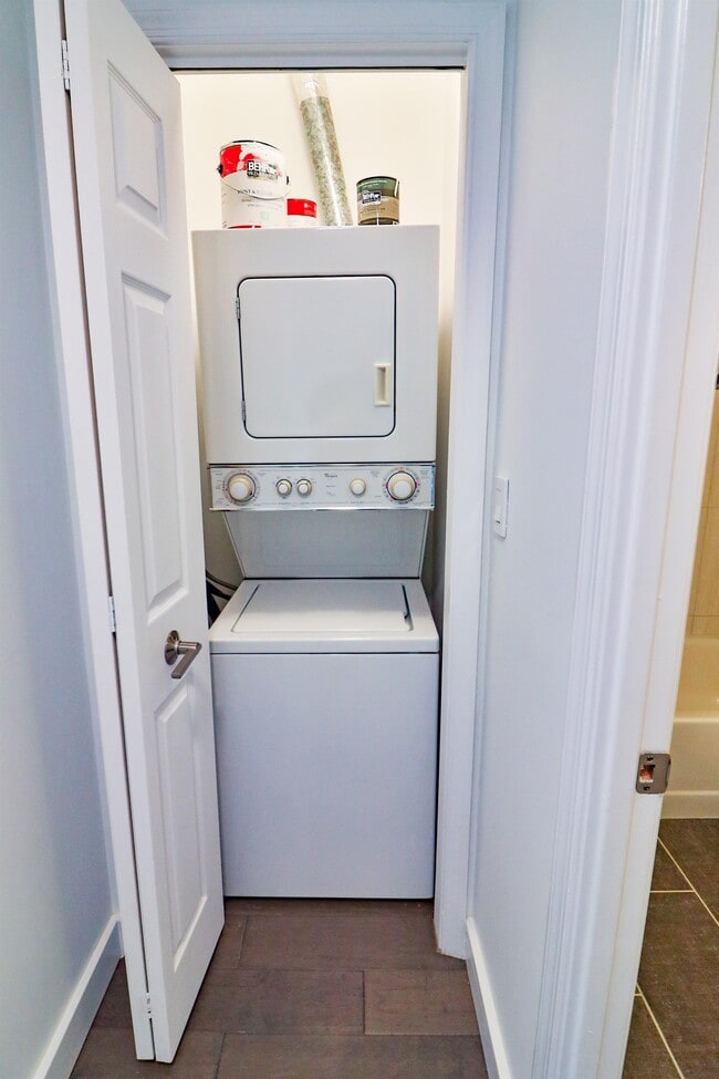 Building Photo - 24 Courthouse Sq