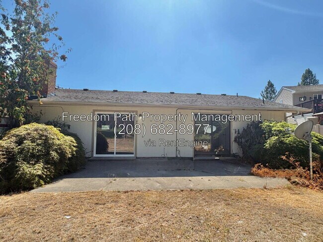 Building Photo - 2755 Fairway Dr
