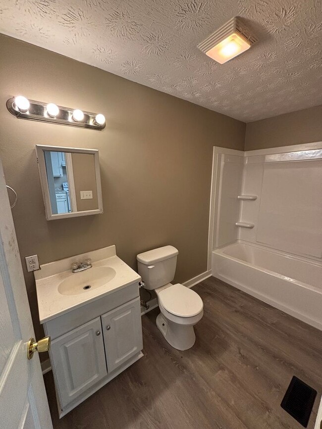 Building Photo - North Knoxville Cottage!