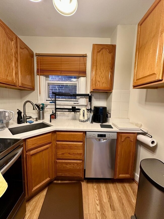 Building Photo - 6526 Rosemoor St