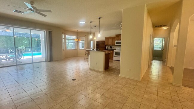Building Photo - Private screened in POOL HOME!