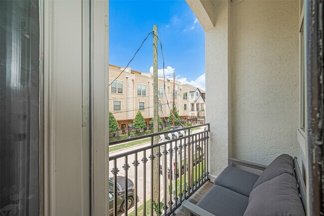 Building Photo - 3925 Floyd St