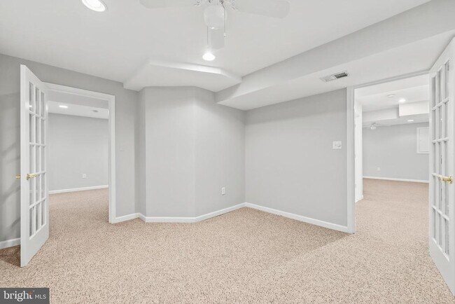 Building Photo - 18865 Crossroads Ct