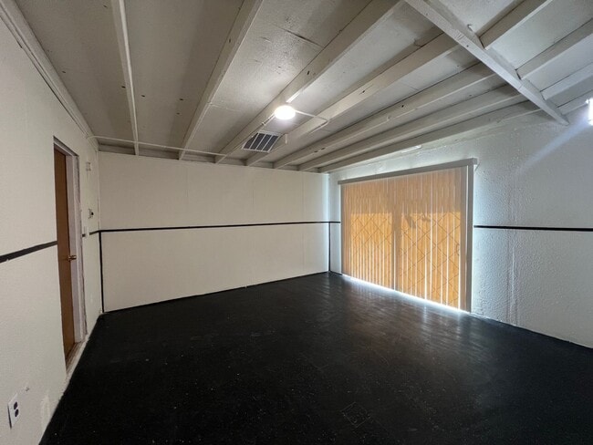 Building Photo - ** PRICE REDUCED** 3 Bedroom 2 Bathroom Ho...