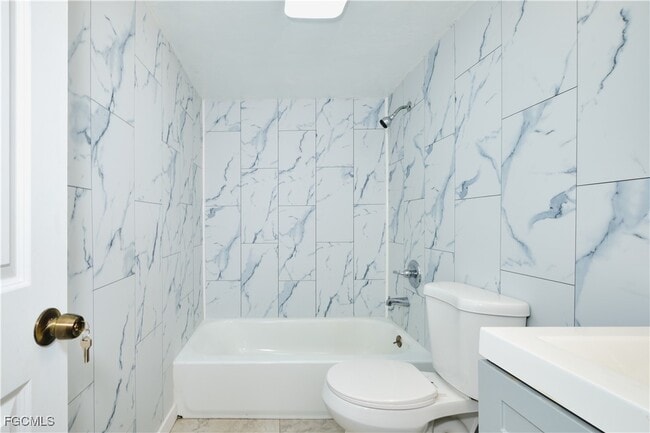 Building Photo - 824 Alderman St