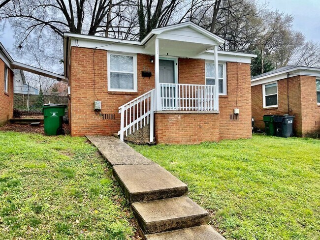 Primary Photo - Adorable 2 bedroom 1 bath home . Located in the Belmont area .
