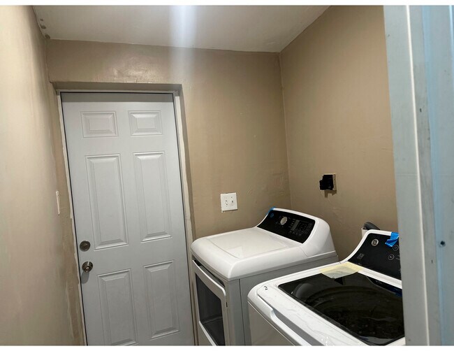 Building Photo - 7530 Miramar Pky