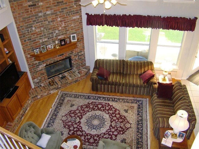 Building Photo - 10700 Pointe View Dr