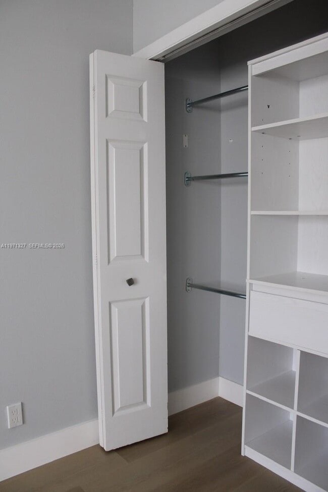 Building Photo - 210 Lakeview Dr