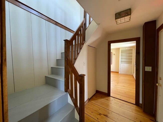 Building Photo - 454 Main St