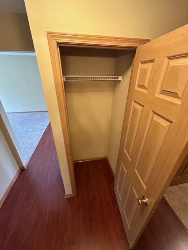 Building Photo - Black Friday Move-in Special! Up to $500 off!