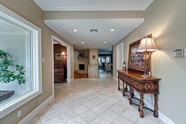 Building Photo - 9310 Oakford Ct