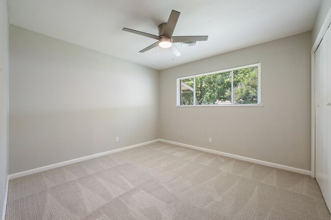 Building Photo - 1513 Braes Ridge Dr