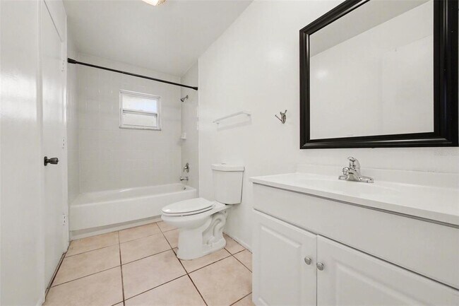 Building Photo - 5033 Loyola Ln