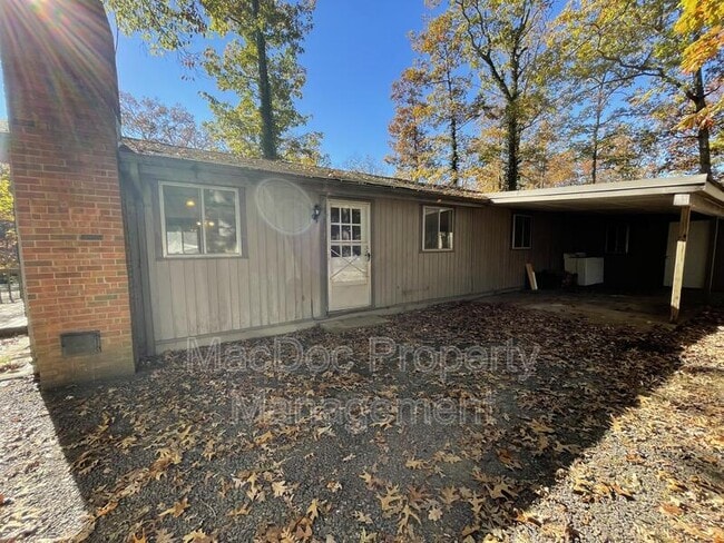 Building Photo - 900 Lakeview Pkwy