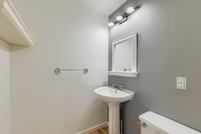 Building Photo - Beautiful 4-Bedroom Home with Mountain Vie...