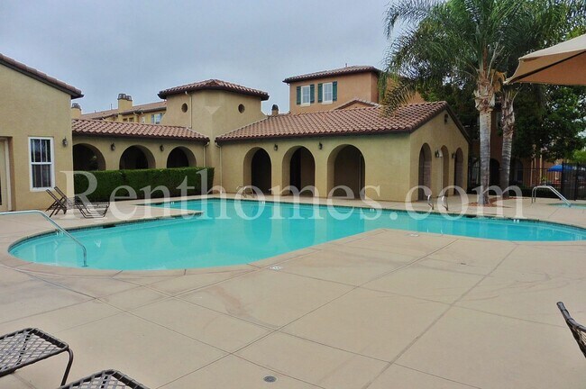 Building Photo - 13330 Via Bellarado