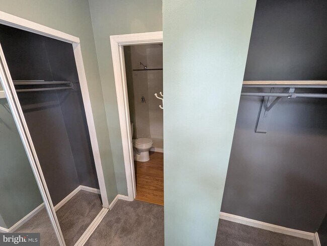 Building Photo - 8358 Stationhouse Ct