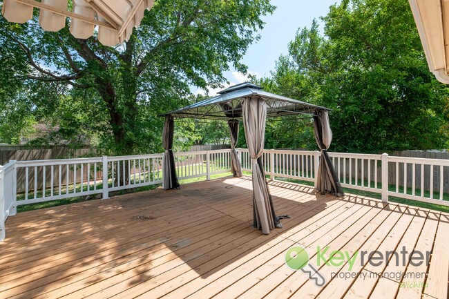 Building Photo - 3 Bedroom | 3 Bathroom - Ready to Entertai...