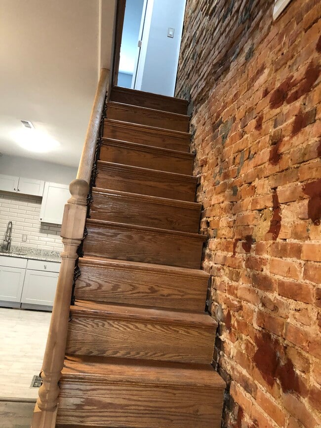 Building Photo - 405 S Vincent St