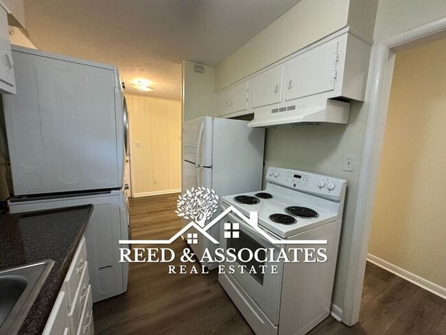 Building Photo - Cozy Collierville Home!!!