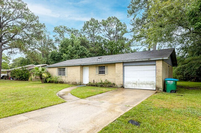 Building Photo - 3 Bedroom home in Gautier