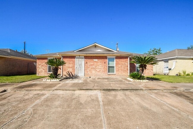 Primary Photo - 15063 Woodforest Blvd