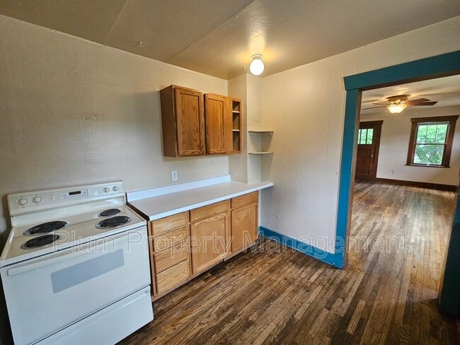 Building Photo - 1405 River Rd