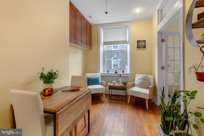 Primary Photo - 1341 Lombard St