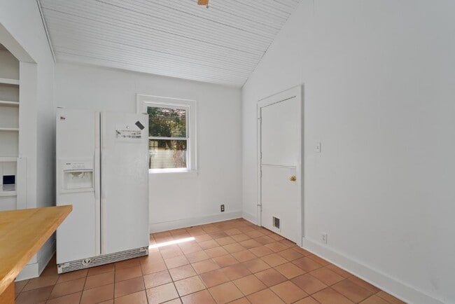 Building Photo - 1500 Newning Ave