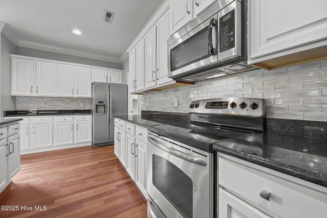 Building Photo - 227 Silver Creek Loop