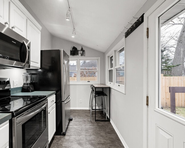Building Photo - 15802 Beach Dr